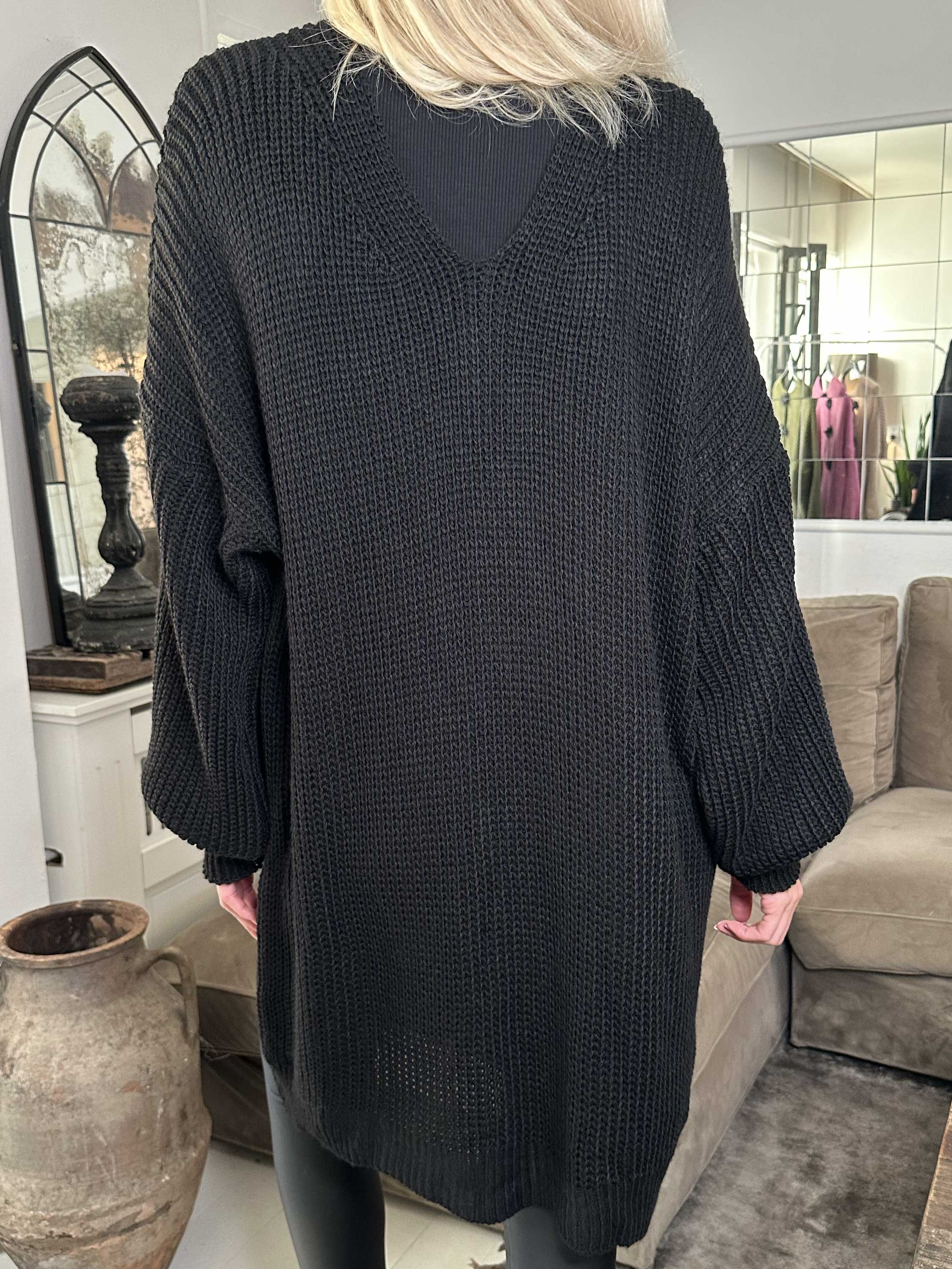 Diana - Fin stickad klänning med ballongärmar och rosetter